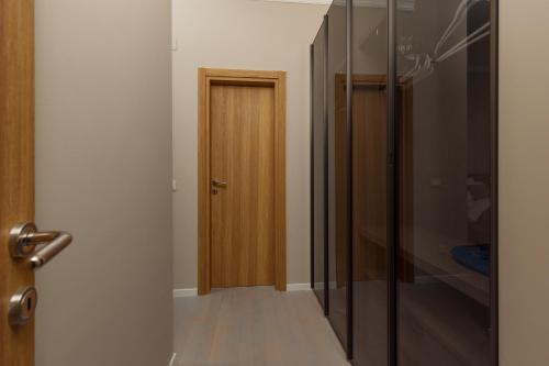 Three-Bedroom Apartment with Sea View image 7
