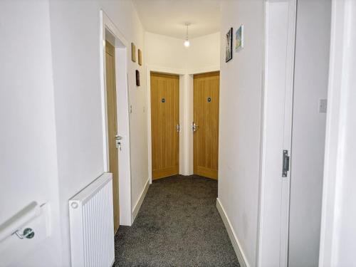 Itohan 3-bed Cottage Flat, Glasgow (photo 6)