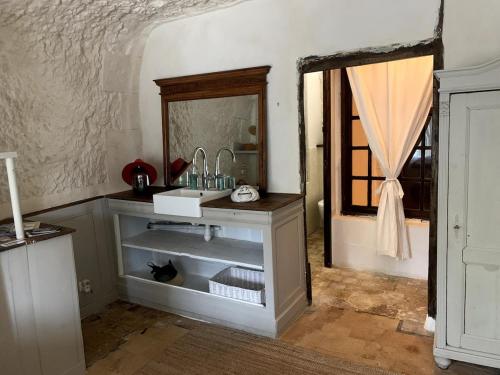 Charming troglodyte near Amboise in Poce Sur Cisse