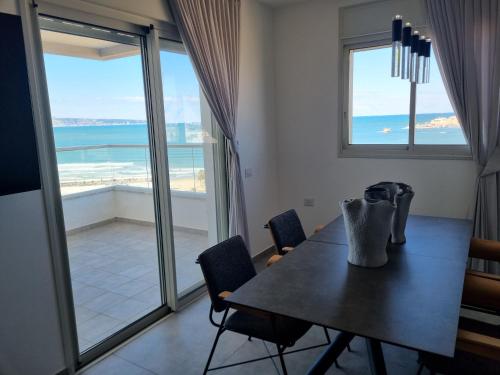 Beachfront Gallery in عكا