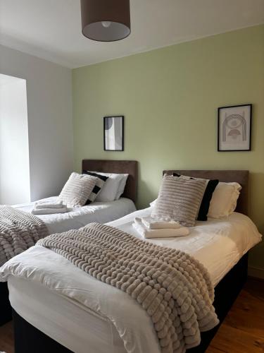 8-Bed Luxury Contractor Stay Minutes from Main Roads – khách sạn tại Smethwick