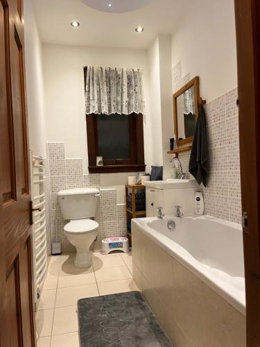 حمام, My Alba Home in Kirkcaldy Central