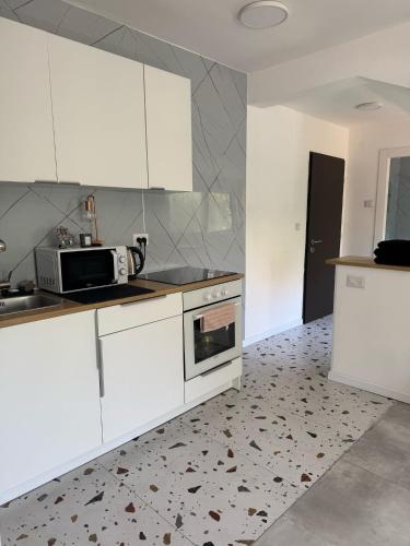 Cơ sở vật chất, Квартира с современным ремонтом in Nahariya
