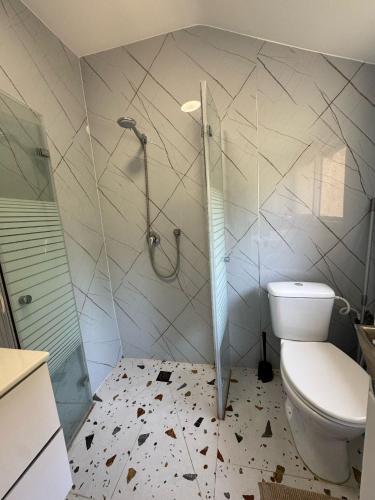 Vòi sen, Квартира с современным ремонтом in Nahariya