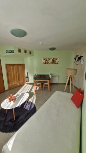 One-Bedroom Apartment image 1