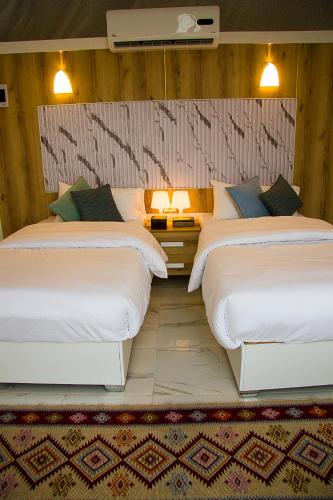 Twin Room with Balcony image 6
