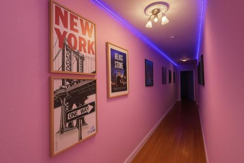 King size room in Manhattan Central Harlem in New York, USA