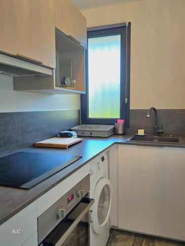 Konyha, L'echapee Bleue - cosy refait a neuf, avec terrasse et vue jardin, tout se fait a pied - BY AURAconc in Lescourche