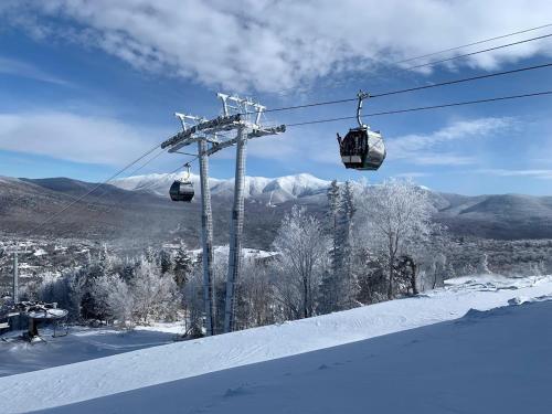 R21 Completely renovated Bretton Woods condo AC unbeatable Ski-in Ski-out location Fast wifi R21 Completely renovated Bretton Woods condo AC unbeatable Ski-in Ski-out location Fast wifi