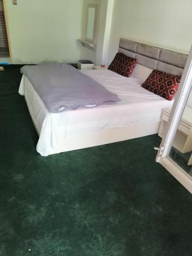 4 SEASON Hotel And Suites  in Sangota