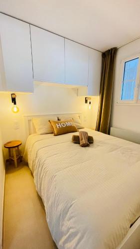 Bain De Soleil refait à neuf, bord de plage et piscine, proche de Saint Tropez Bain De Soleil refait à neuf, bord de plage et piscine, proche de Saint Tropez