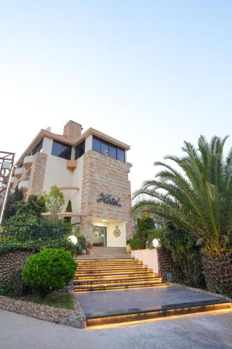 Vista Exterior, Hotel and Restaurant Shallalat Anjar in Aanjar