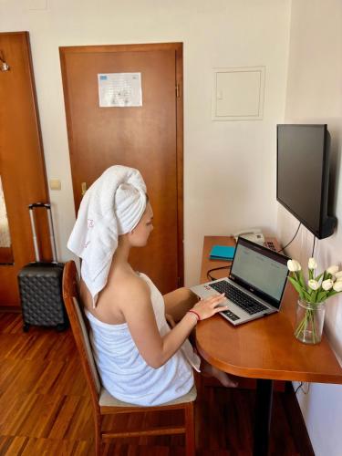Standard Double or Twin Room image 5