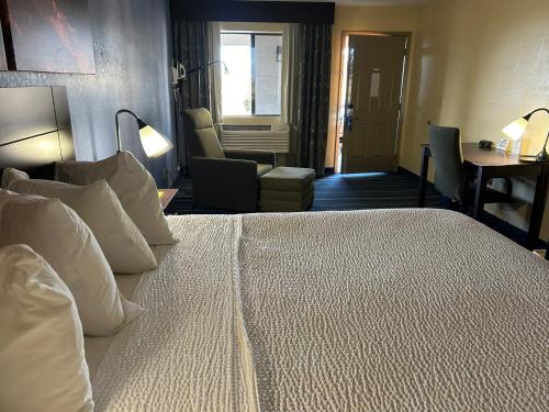 Days Inn by Wyndham Holbrook - image 33