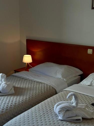 Standard Double or Twin Room image 4