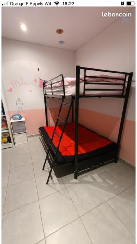 Pavillon avec piscine gîte à louer Peugis