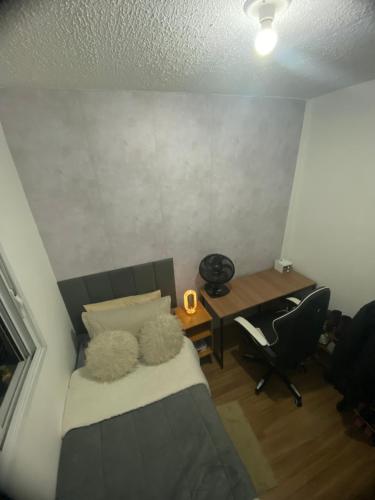 Quarto Individual novinho in กัมบูซิ