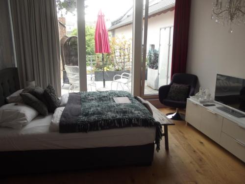Six! Eat Work Sleep - image 12