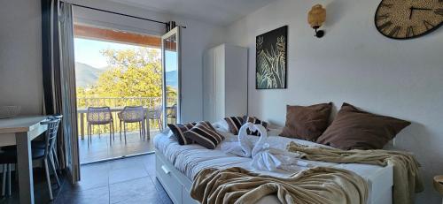 T2 Résidence Dolce & Vita C4 vue mer et piscine (T2 Residence Dolce & Vita C4 vue mer et piscine) in Bartaccia