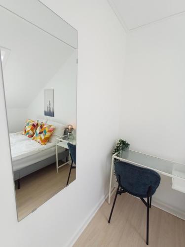 Bright Double Room with Free Parking