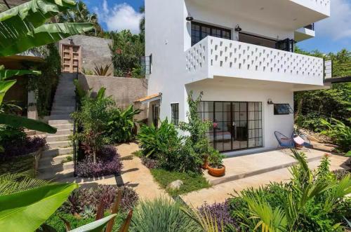 King Bed, Air Conditioning, Pool, Fast Wifi - Luna at Casa Calavera in San Francisco, Mexico