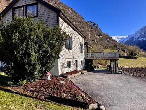 4 bedroom house in beautiful Oldedalen in Briksdalsbre