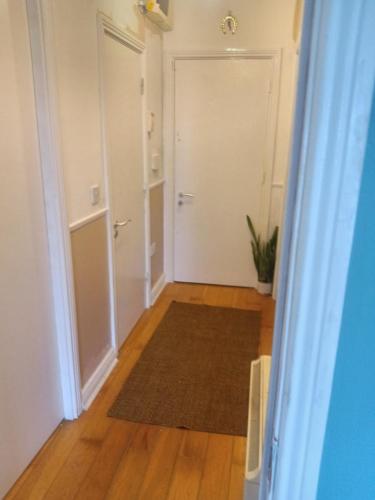 Cheap modern room, Dublin (fotografie 9)