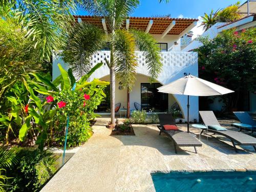 King Bed, Air Conditioning, Saltwater Pool, Fast Wifi - Gaia at Casa Calavera — other in Calle Tahiti 19, San Francisco Mexico, 63729