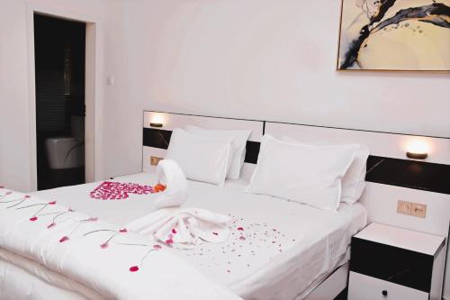 Keur Adiana in سالي