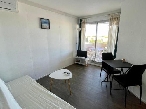 Appartement 2 pièces avec piscine - FR-1-748-30 Appartement 2 pièces avec piscine - FR-1-748-30