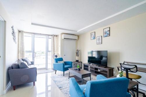 Oceanfront & Mountain View XL Balcony 2BR 2 Bath in 포트모어