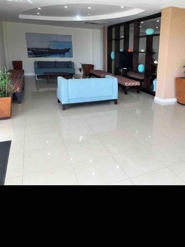 Oceanfront & Mountain View XL Balcony 2BR 2 Bath in 포트모어