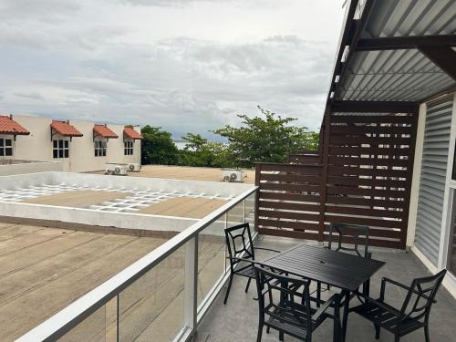 Oceanfront & Mountain View XL Balcony 2BR 2 Bath in 포트모어