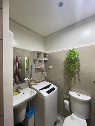 Myras aesthetic unit, Manila