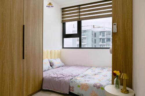 Two-Bedroom Apartment with Pool View image 5