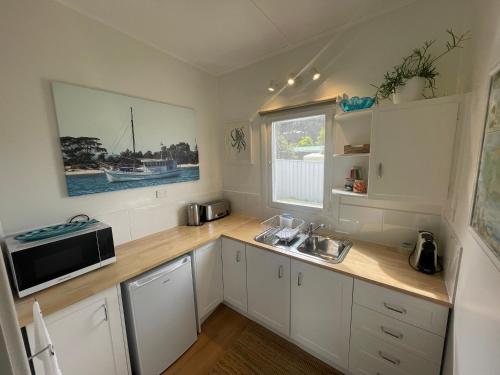 MrandMrs Fish Cabins - Nepean Bay
