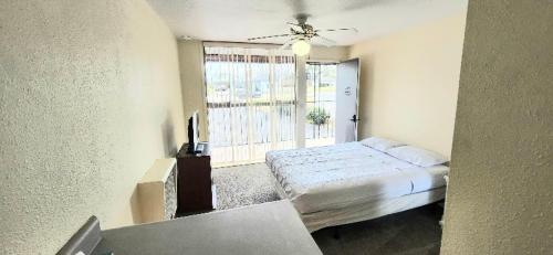 Twin Lakes Inn - image 11
