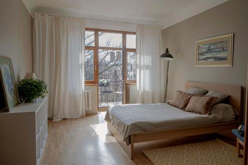 Sunny Apartment in the Art Nouveau District with Balcony
