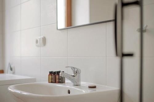 Sunny Apartment in the Art Nouveau District with Balcony, Riga (foto 3)