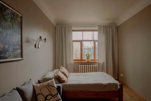 Sunny Apartment in the Art Nouveau District with Balcony, Riga (foto 8)