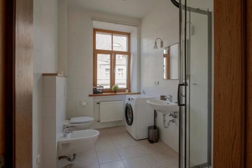 Sunny Apartment in the Art Nouveau District with Balcony, Riga (foto 9)