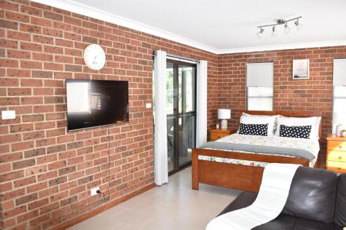 المرافق, Garden Hideaway-Entirely Private in Hills District