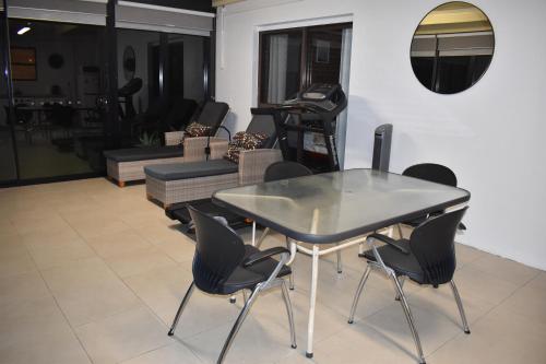 المرافق, Garden Hideaway-Entirely Private in Hills District