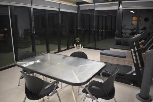 المرافق, Garden Hideaway-Entirely Private in Hills District