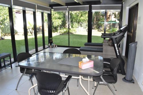 المرافق, Garden Hideaway-Entirely Private in Hills District