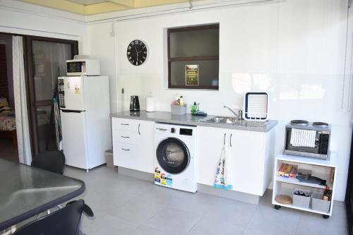 مطبخ, Garden Hideaway-Entirely Private in Hills District