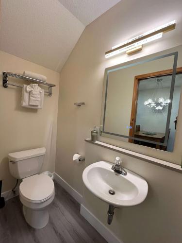 674330697 Banff Wood lodge