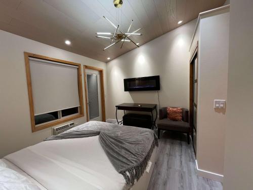 674330714 Banff Wood lodge