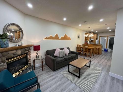 674330747 Banff Wood lodge