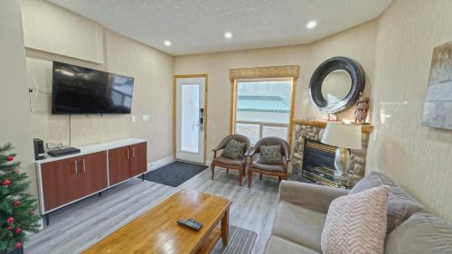 674331772 Banff Wood lodge